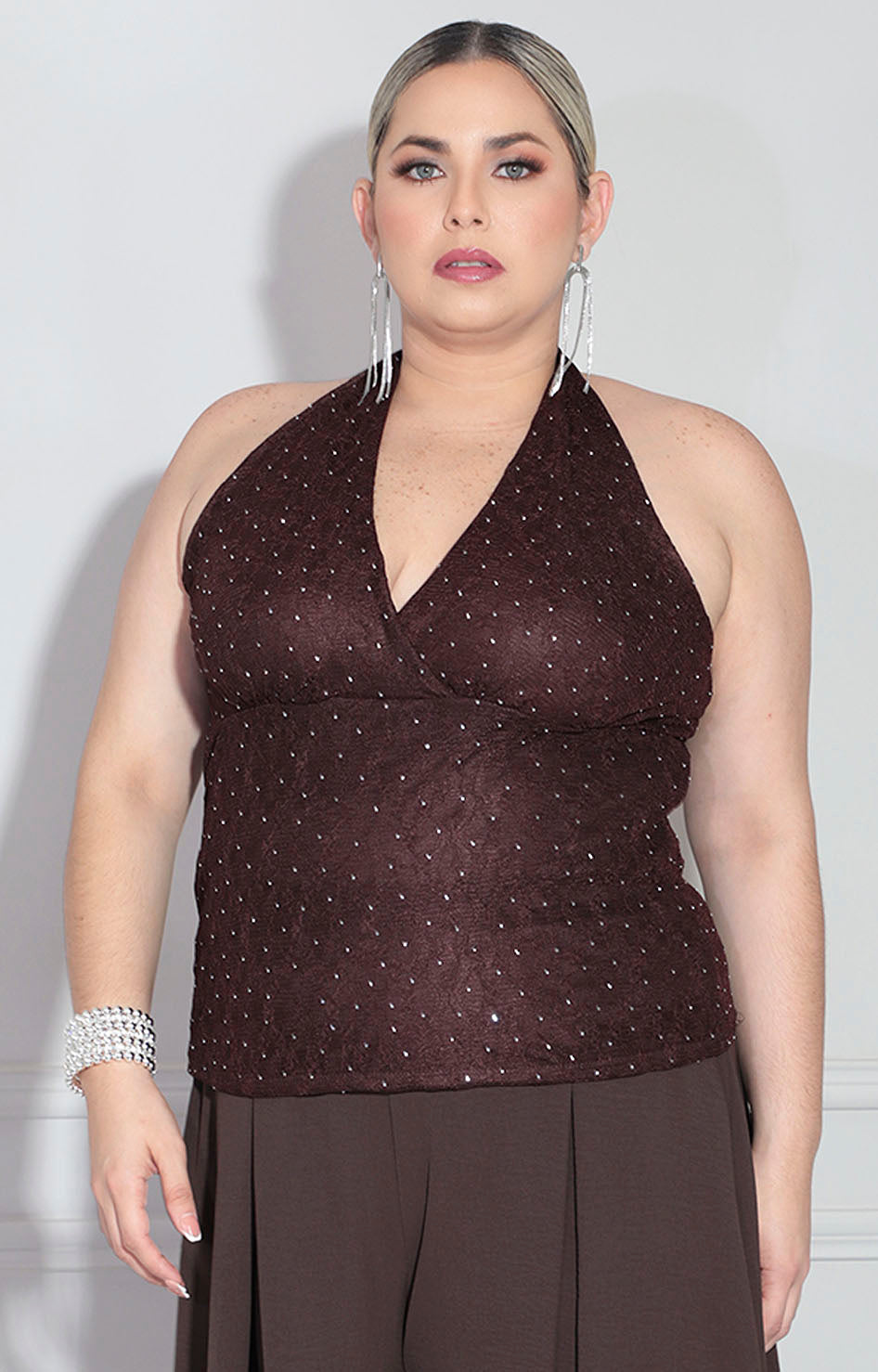 Blusa café con brillos