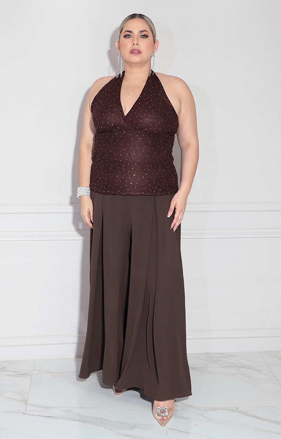 Blusa café con brillos