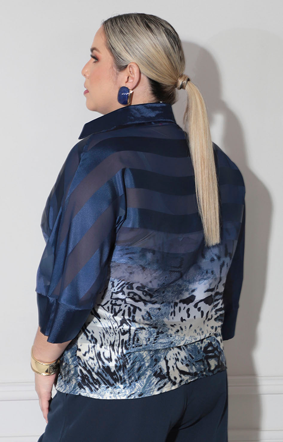 Blusa azul estampada