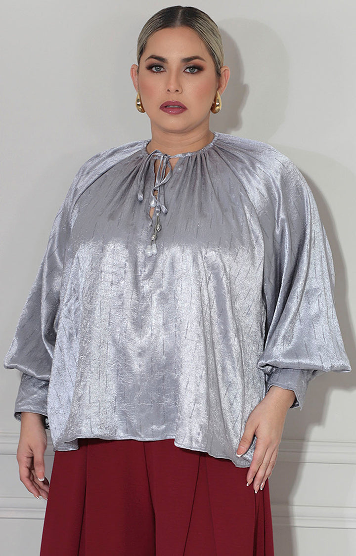 Blusa gris metálica