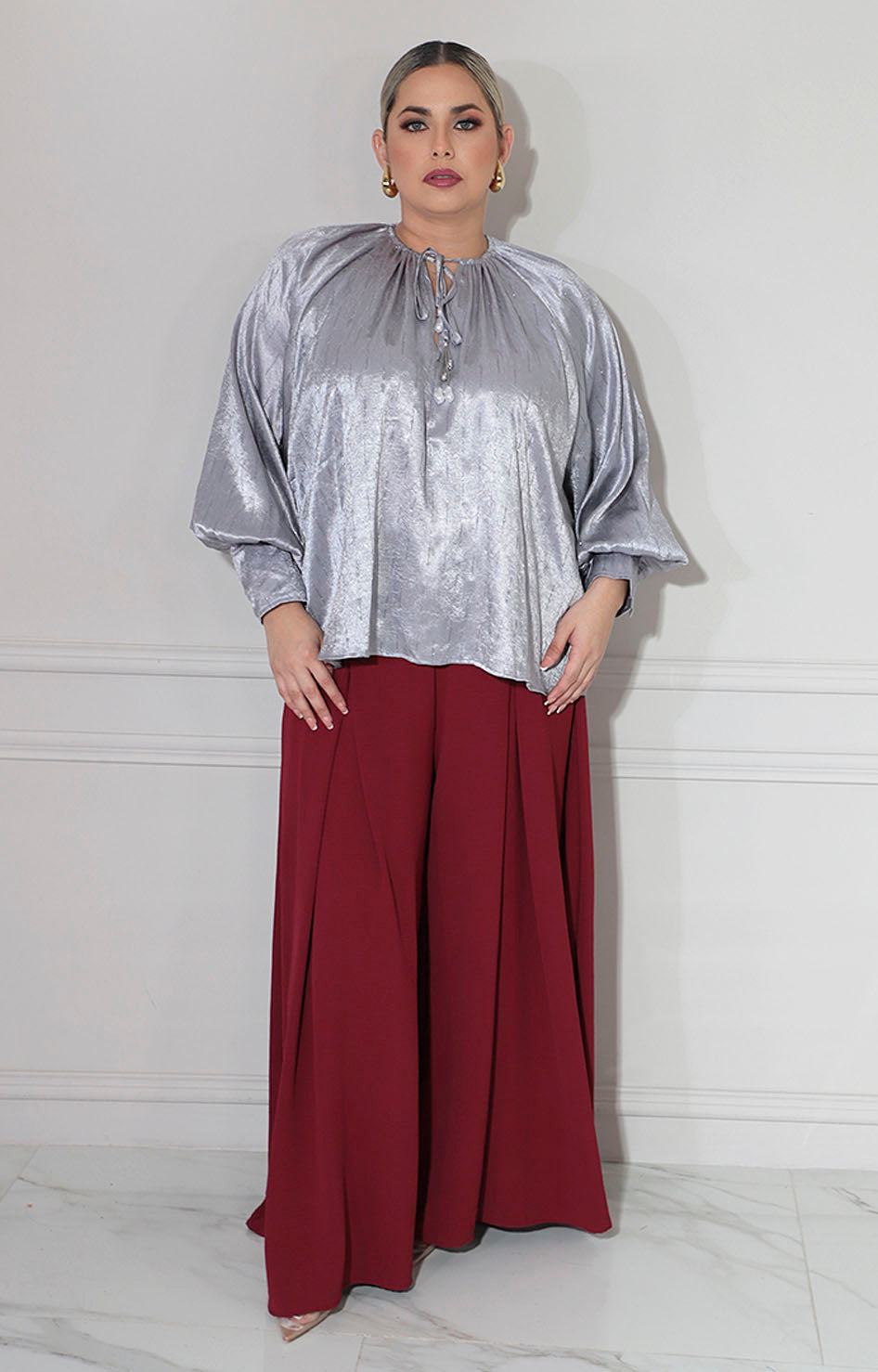 Blusa gris metálica