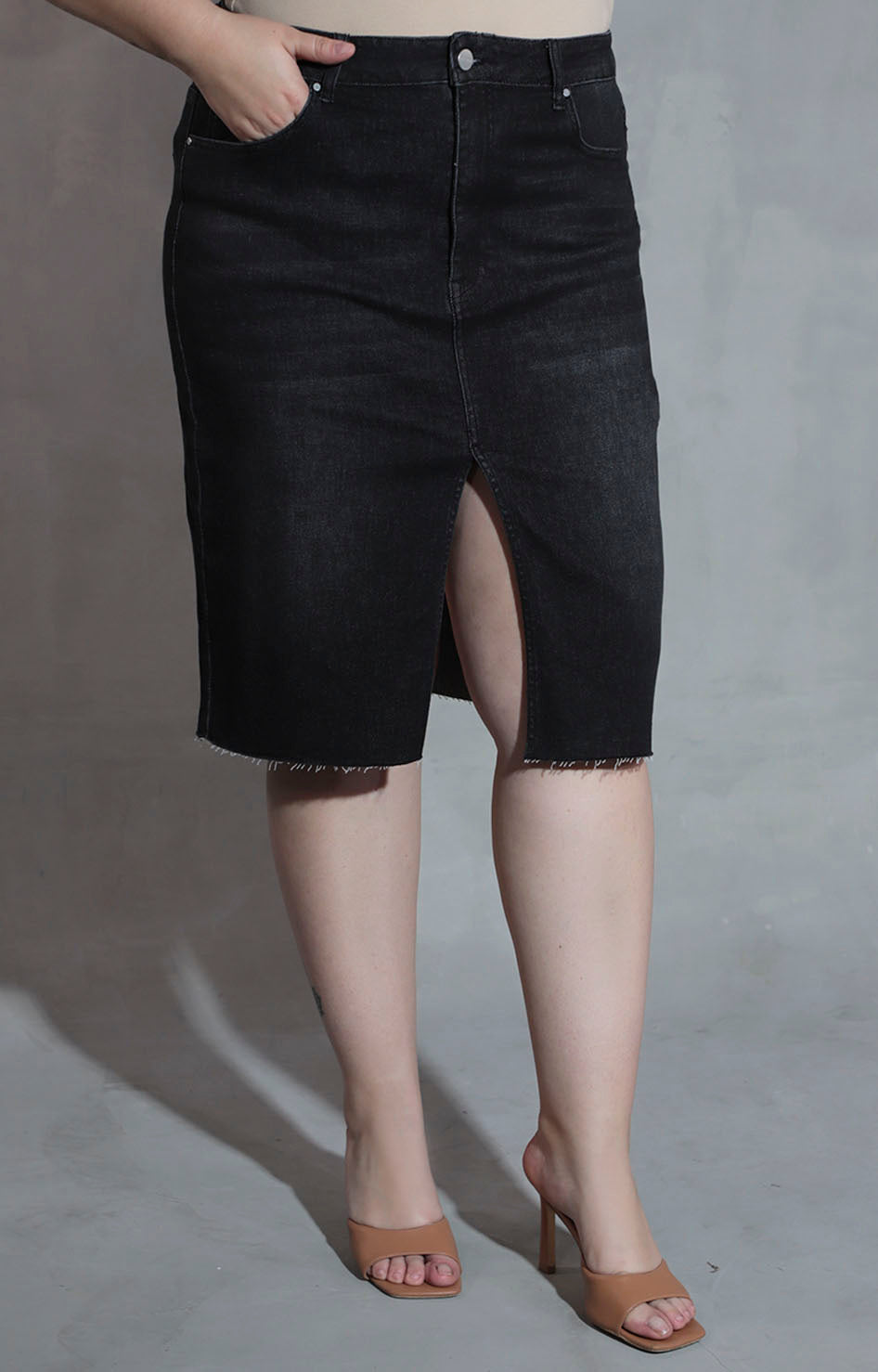 Falda negra de mezclilla con abertura frontal - FALDA XL Boutiquemirel 