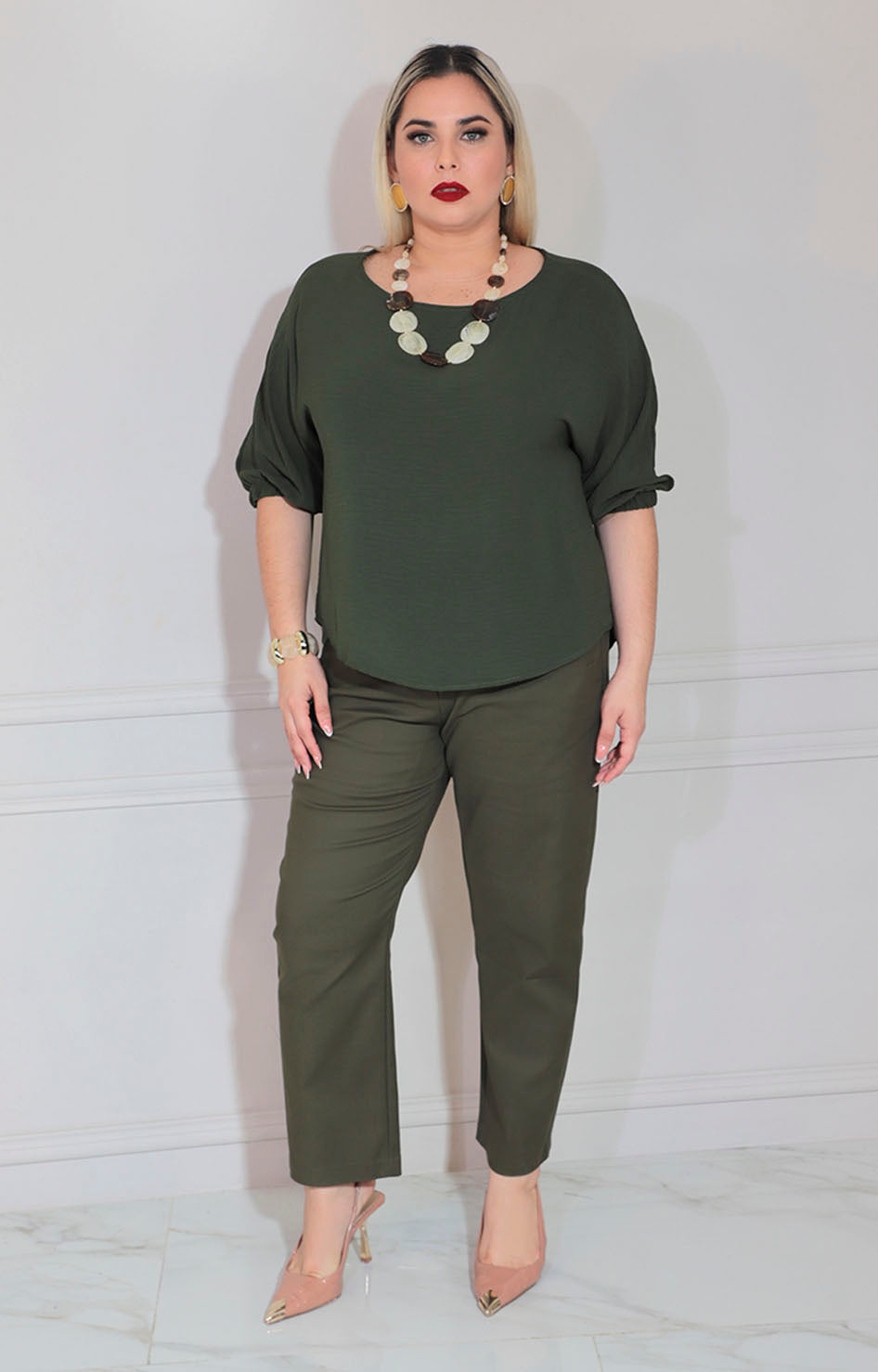 Blusa verde con collar