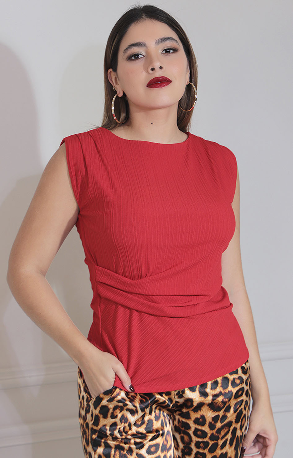 Blusa roja con fruncido