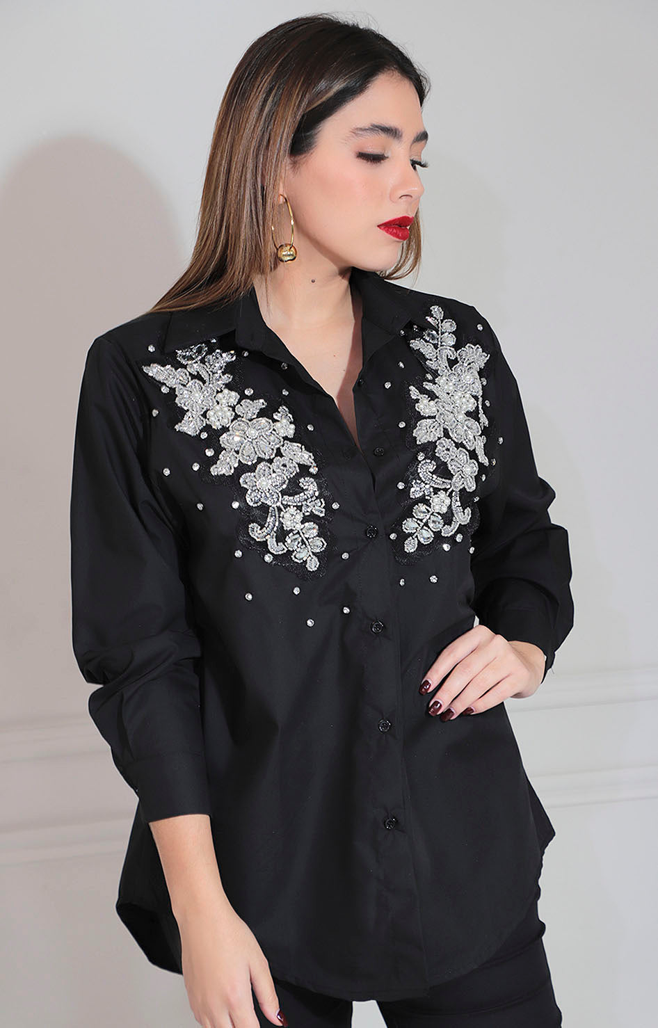 Camisera negra brillosa