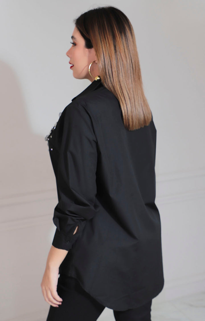 Camisera negra brillosa