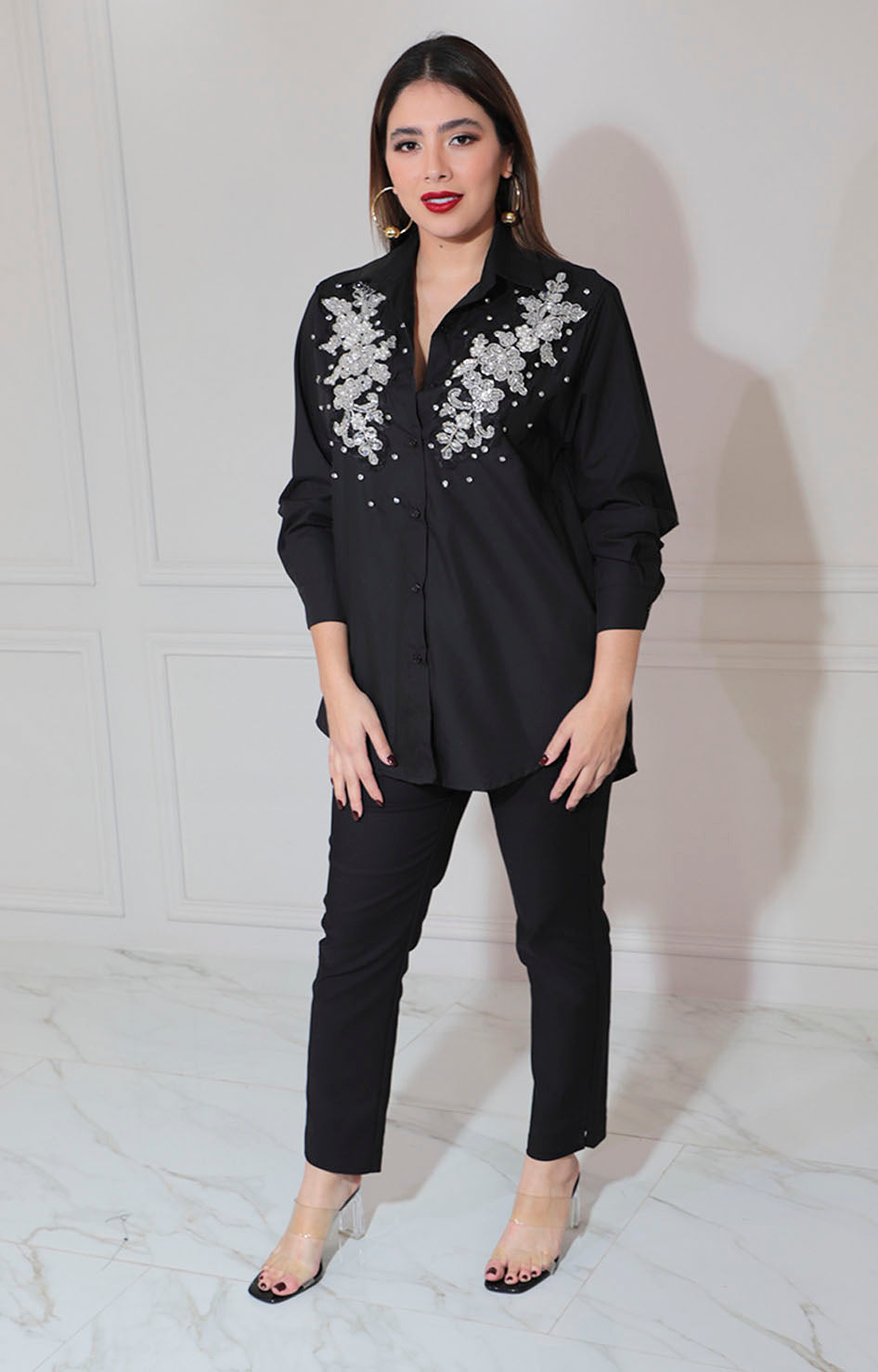 Camisera negra brillosa