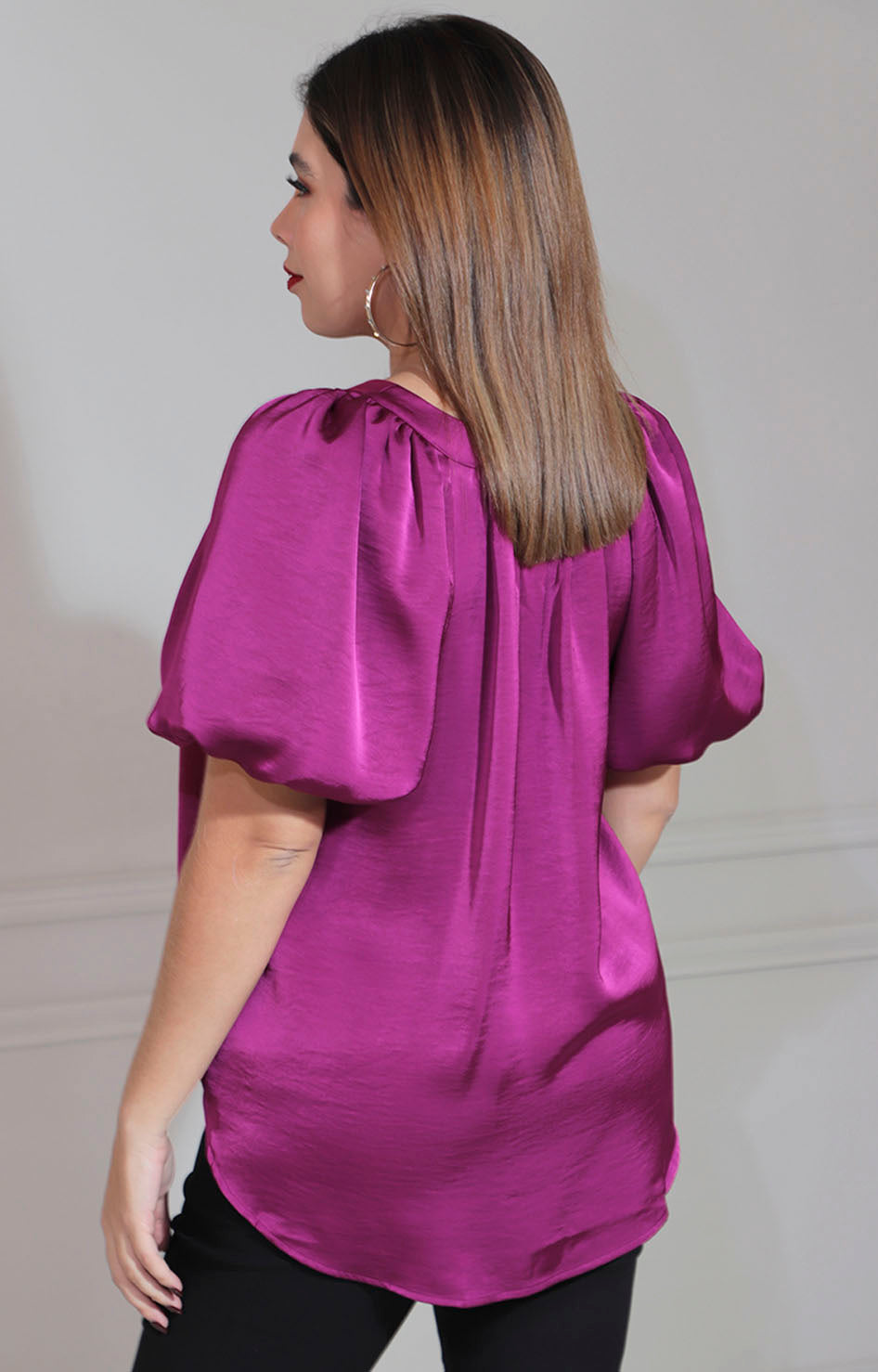 Blusa magenta satinada