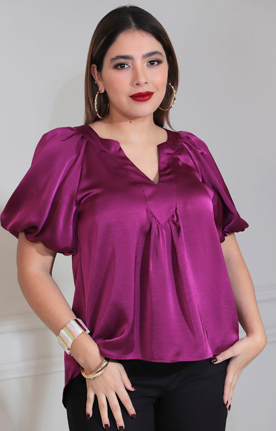 Blusa magenta satinada