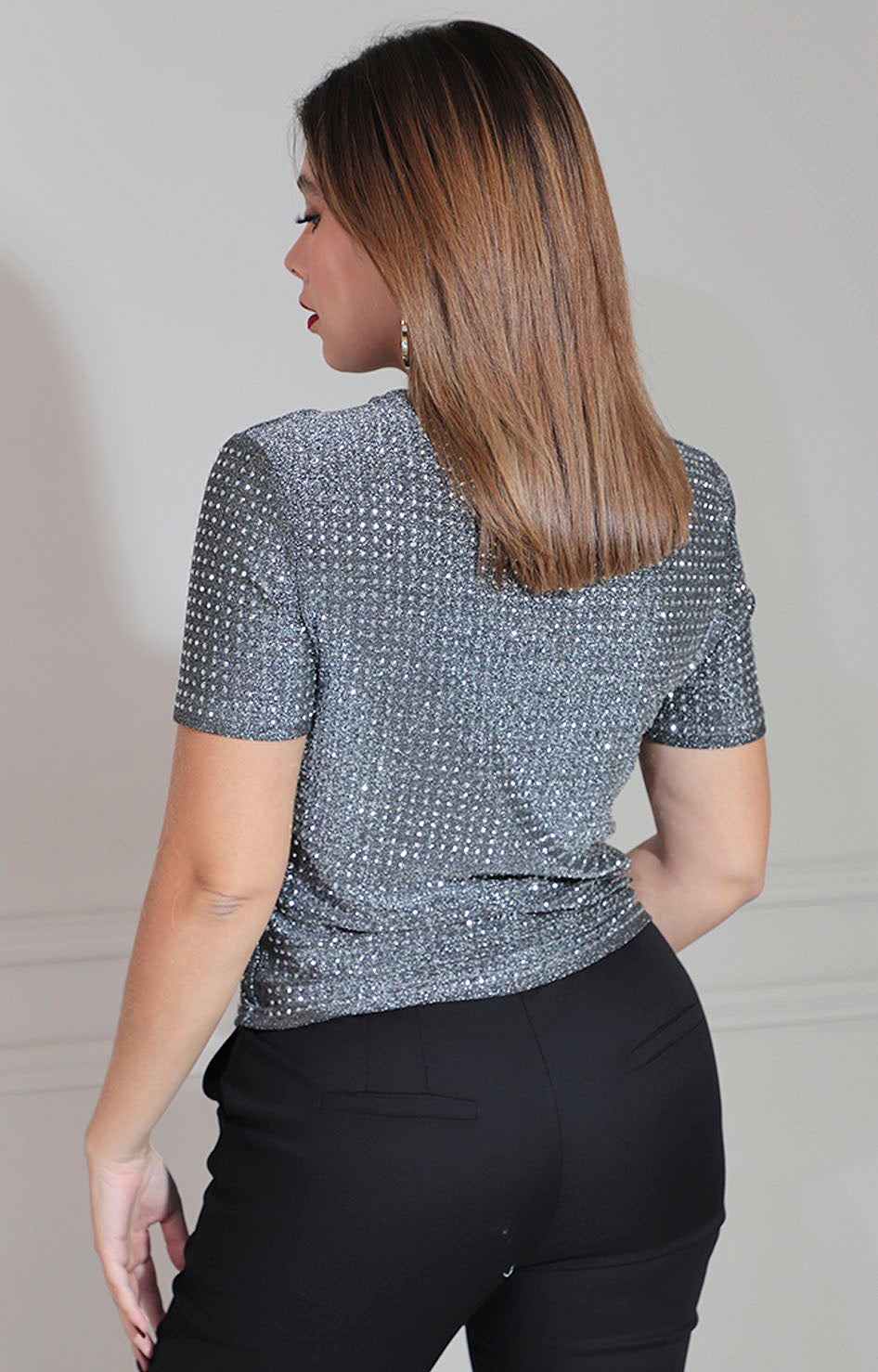 Blusa gris con brillos