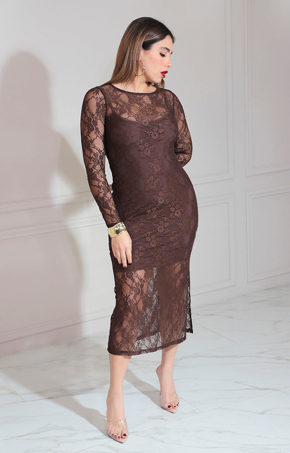 Vestido café de encaje