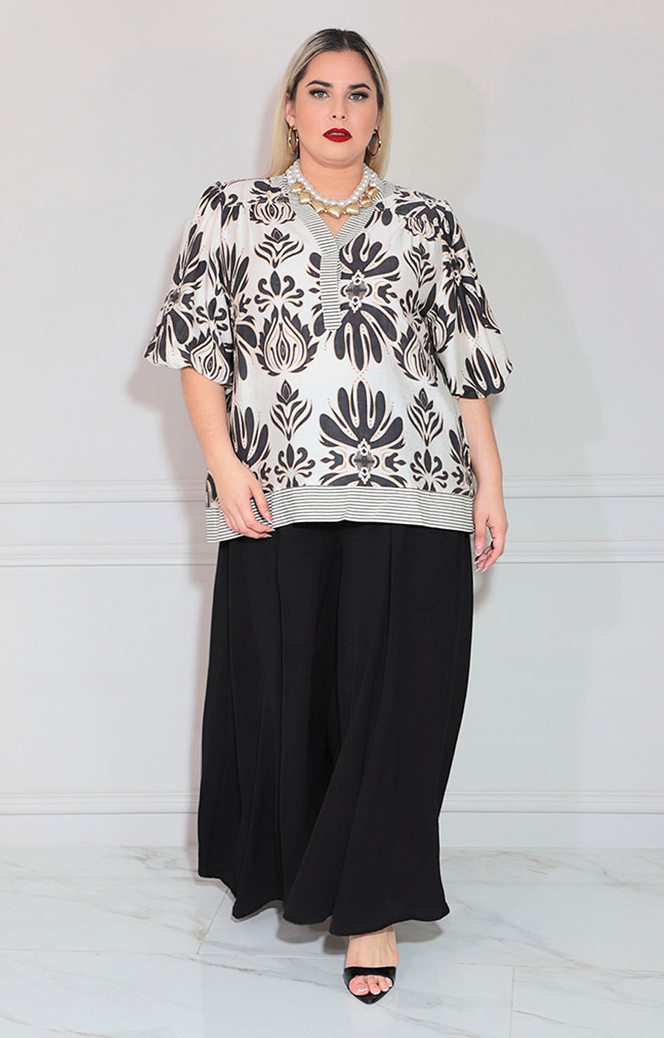 Blusa beige con hojas