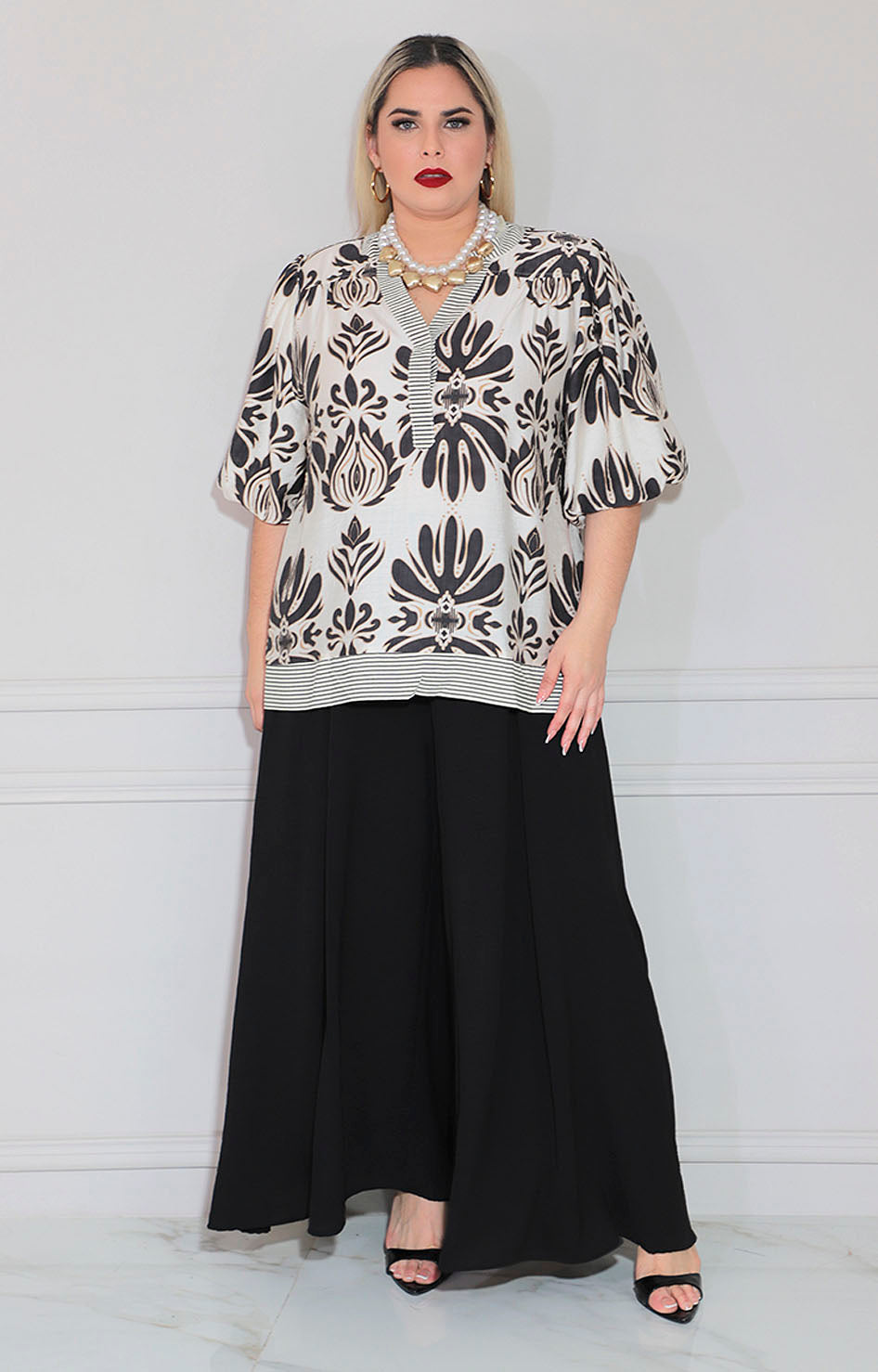 Blusa beige con hojas