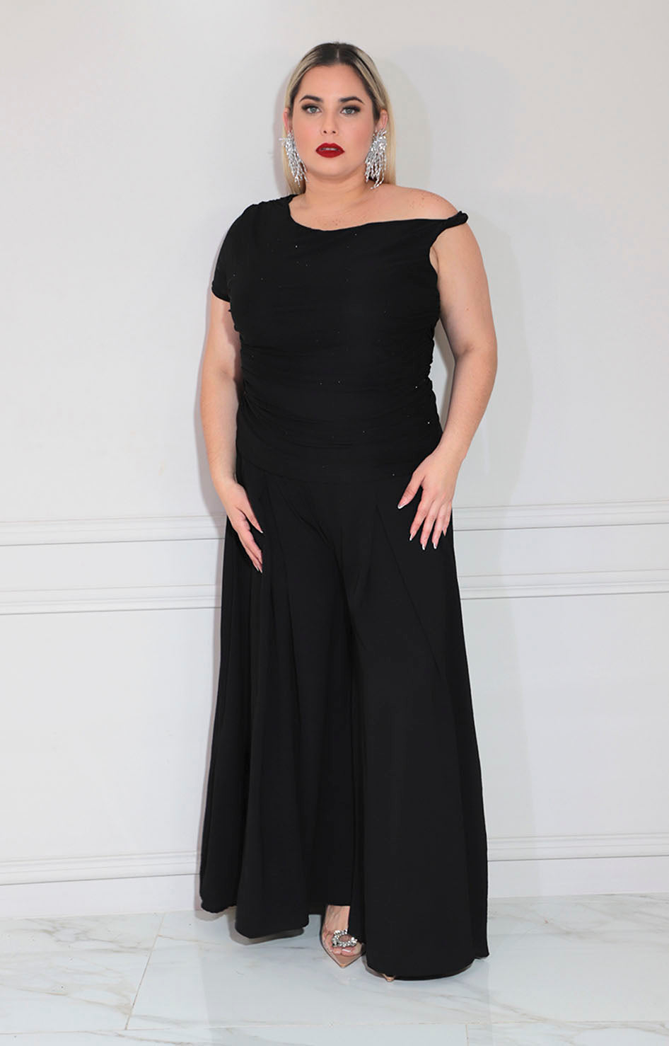 Blusa negra asimétrica