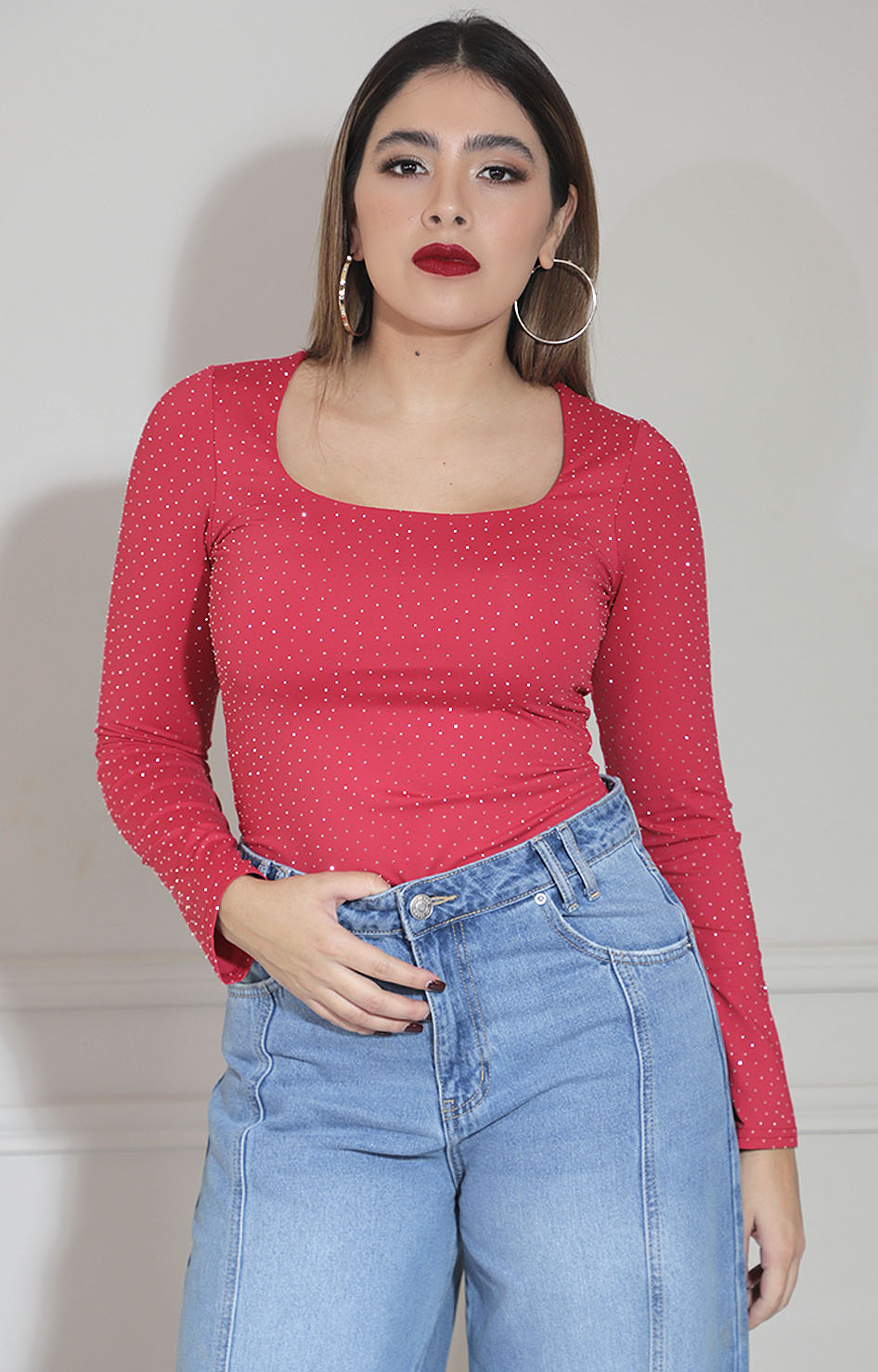 Blusa roja con brillos