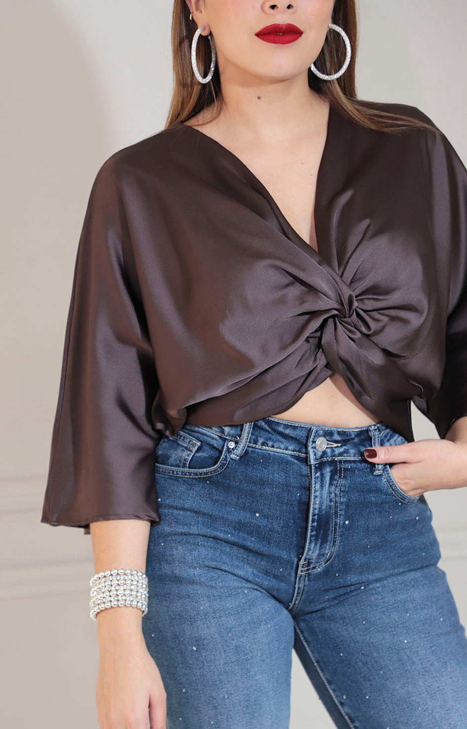 Blusa café con fruncido