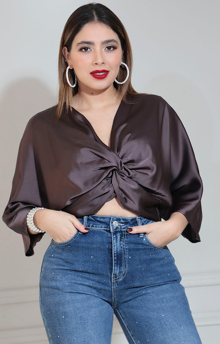 Blusa café con fruncido