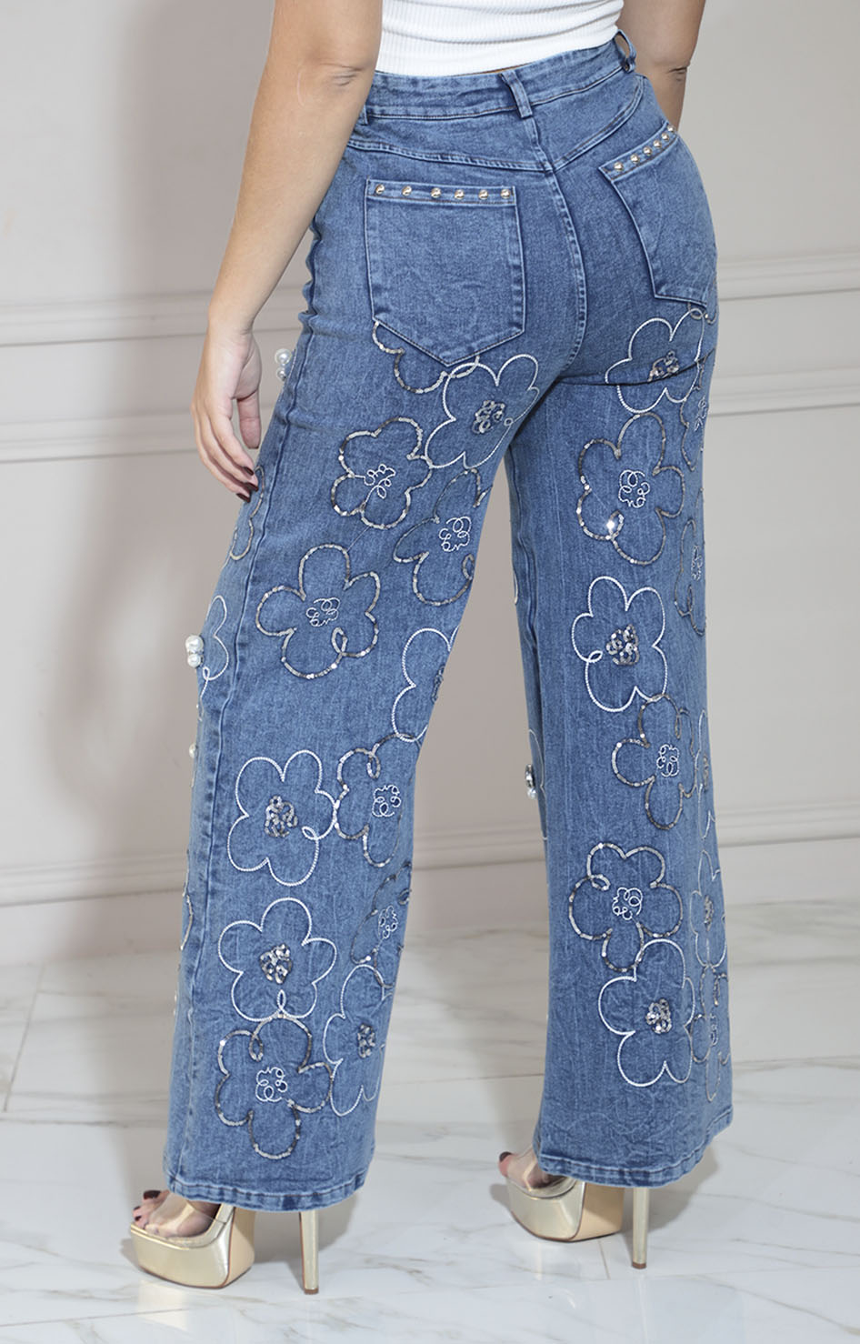 Pantalón denim con perlas