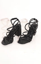 Zapatilla negra con lazos delgados - ZAPATO Boutiquemirel 