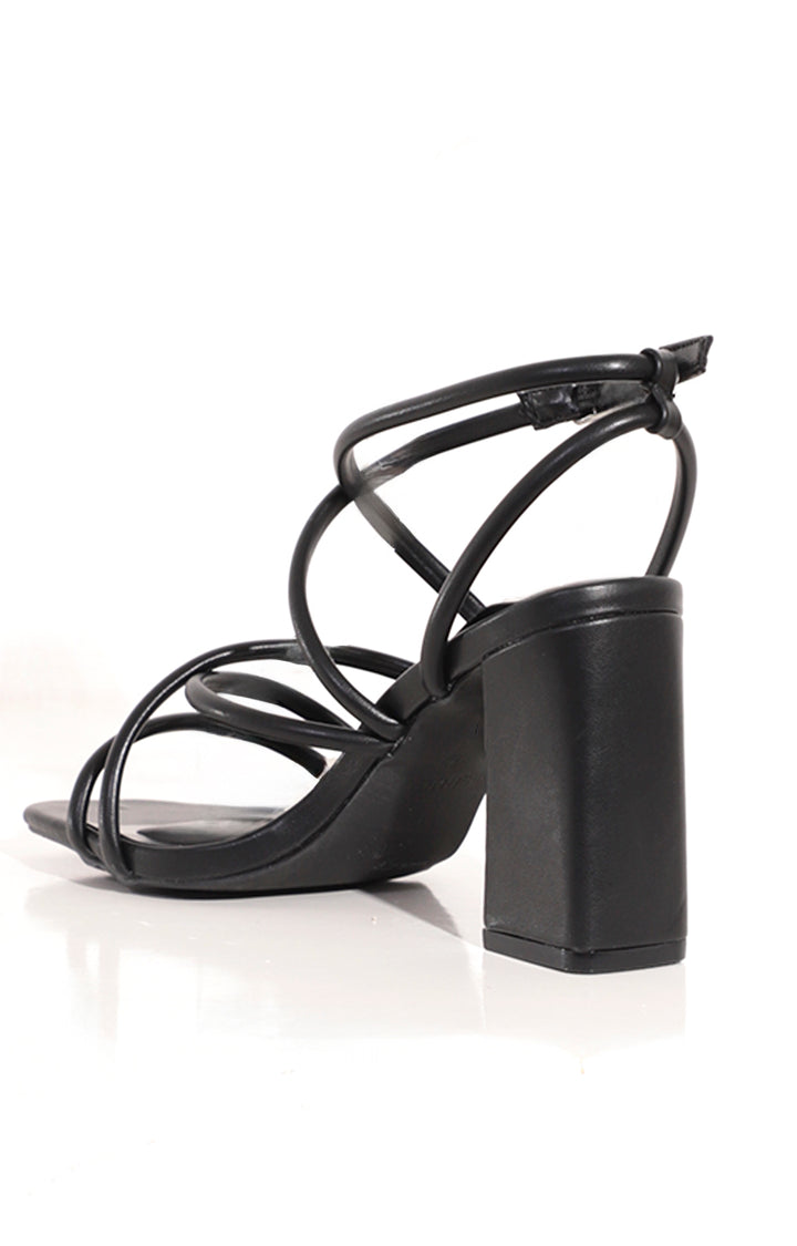 Zapatilla negra con lazos delgados - ZAPATO Boutiquemirel 