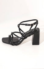 Zapatilla negra con lazos delgados - ZAPATO Boutiquemirel 