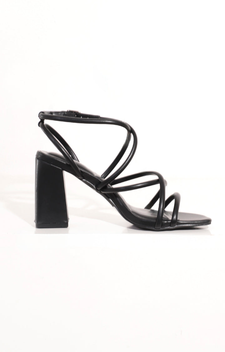 Zapatilla negra con lazos delgados - ZAPATO Boutiquemirel 