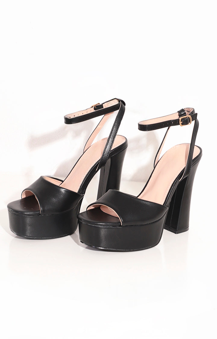 Zapatilla negra con pulsera - ZAPATO Boutiquemirel 