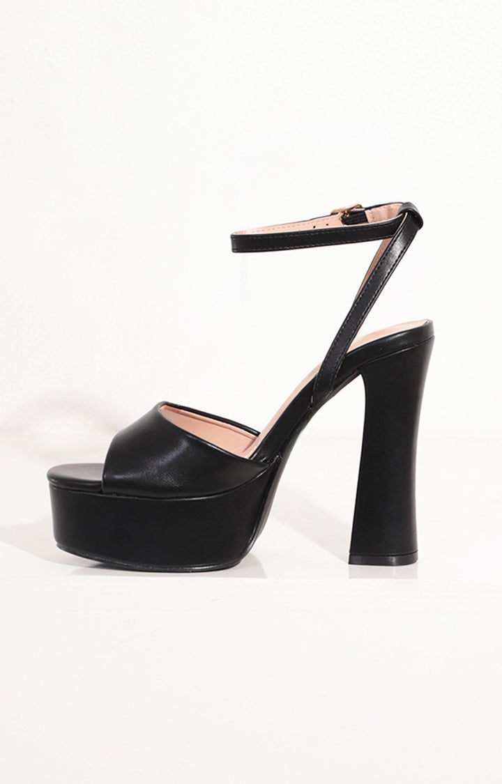 Zapatilla negra con pulsera - ZAPATO Boutiquemirel 