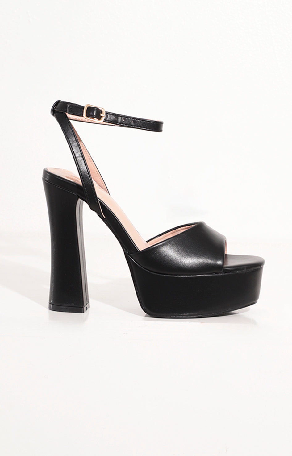 Zapatilla negra con pulsera - ZAPATO Boutiquemirel 