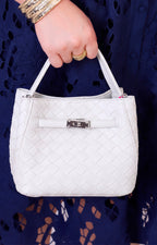 Bolsa tote trenzada con cosmetiquera