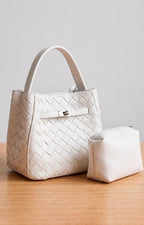 Bolsa tote trenzada con cosmetiquera