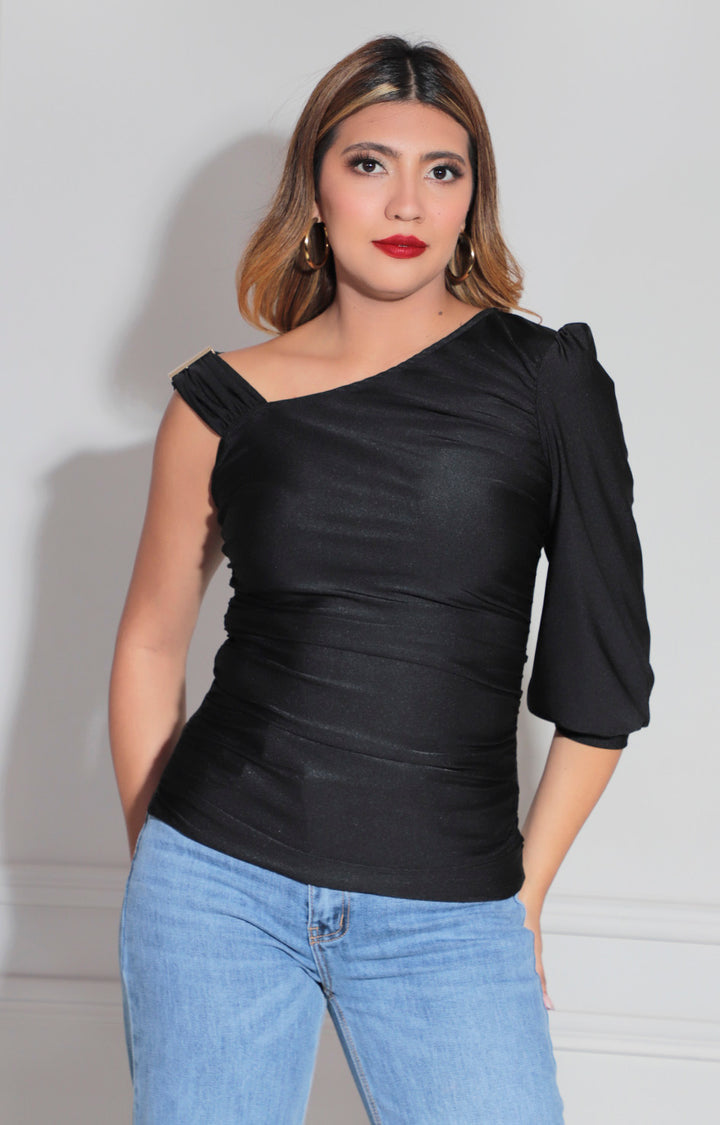 Blusa negra asimétrica