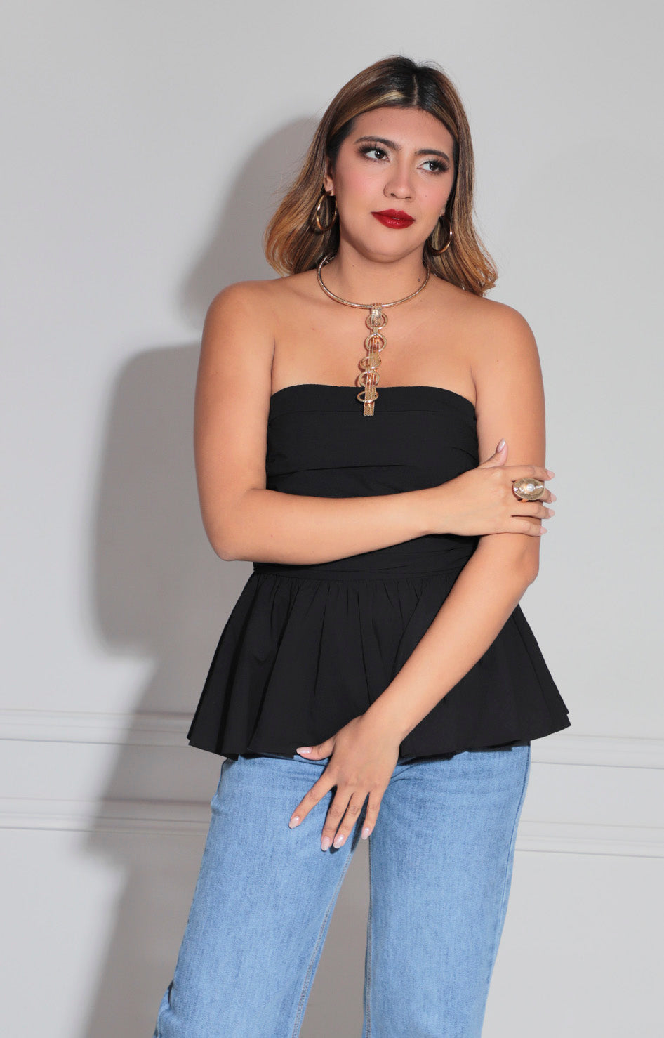 Blusa negra strapless