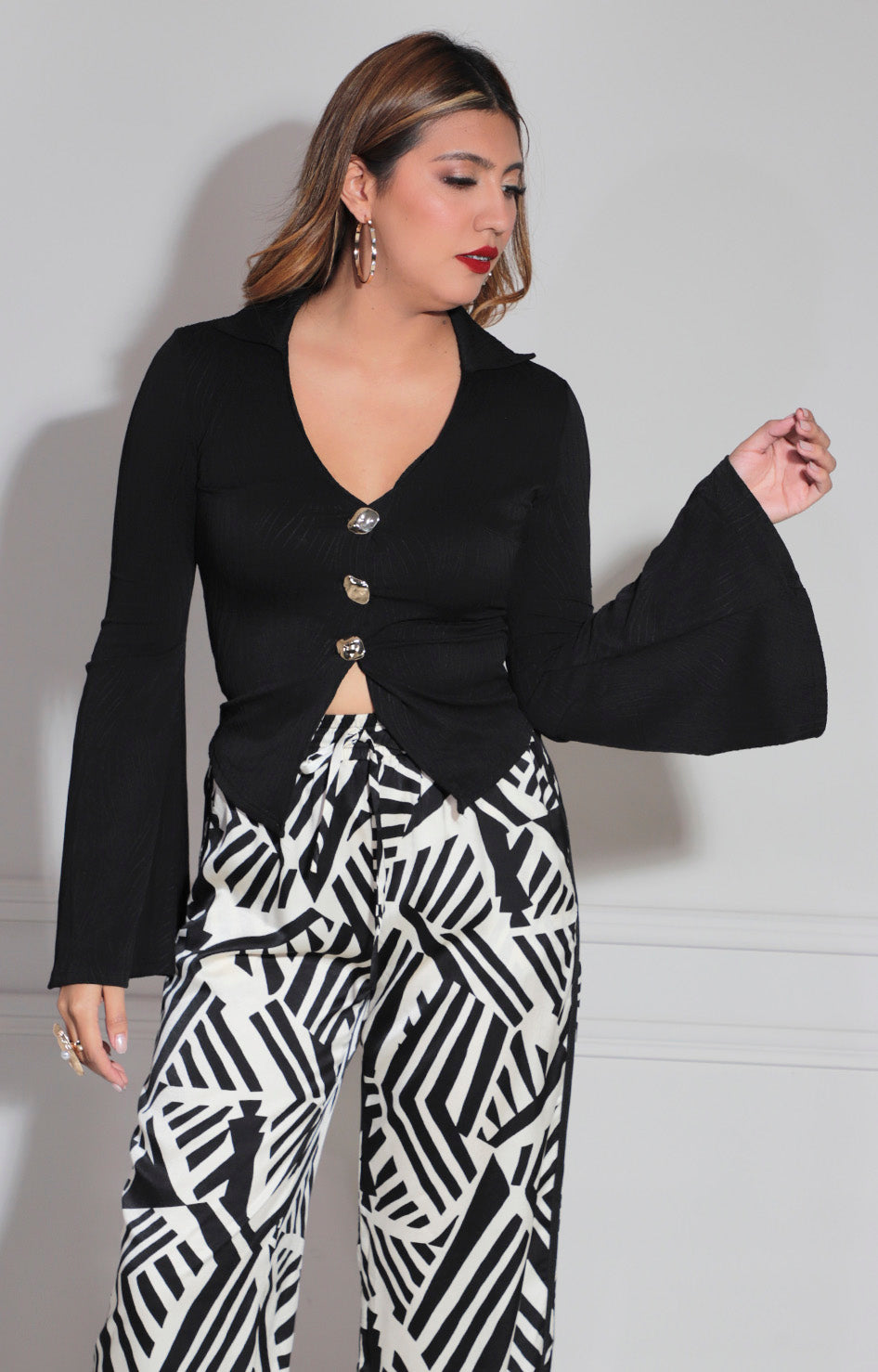 Blusa negra con manga larga