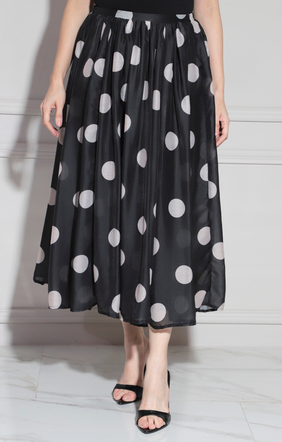 Falda negra estampada