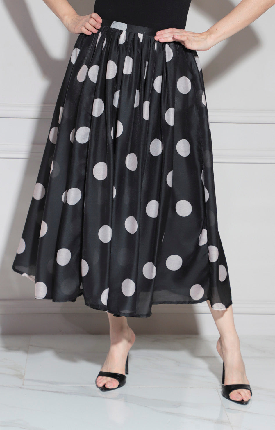 Falda negra estampada