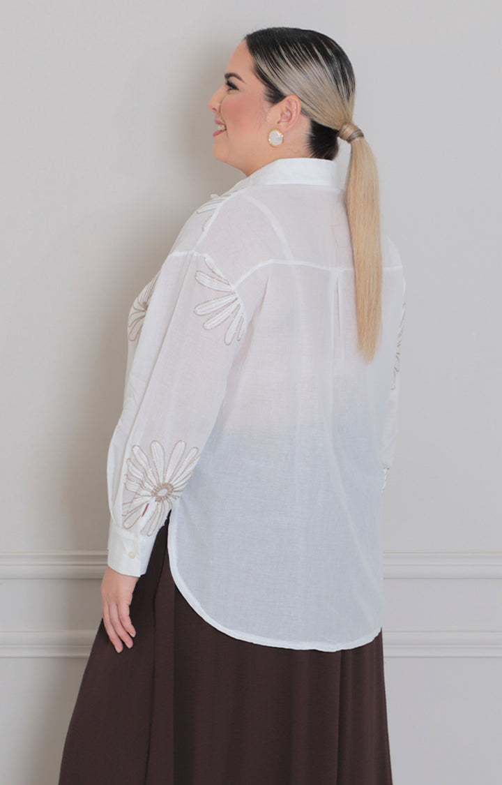 Blusa cafè de botones con bordado - BLUSA CURVY Boutiquemirel 