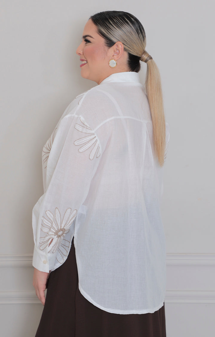 Blusa cafè de botones con bordado - BLUSA CURVY Boutiquemirel 
