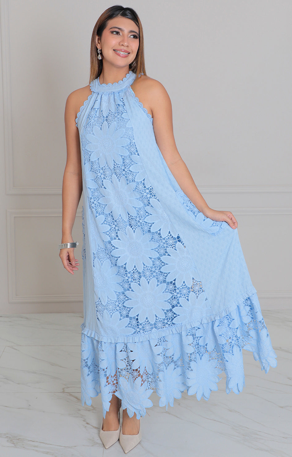 Vestido azul halter con bordado - VESTIDO LARGO REGULAR Boutiquemirel 