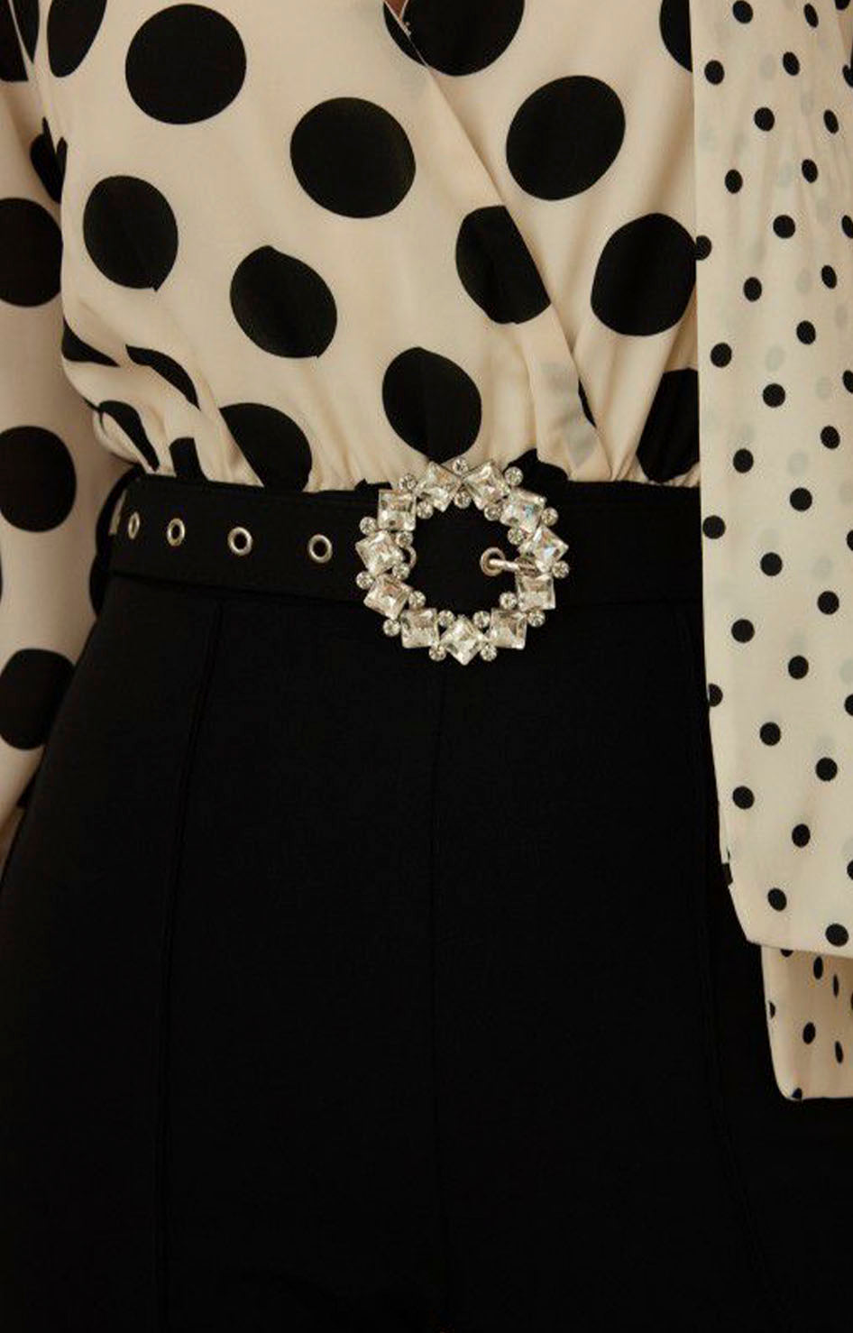 Palazzo negro con estampado