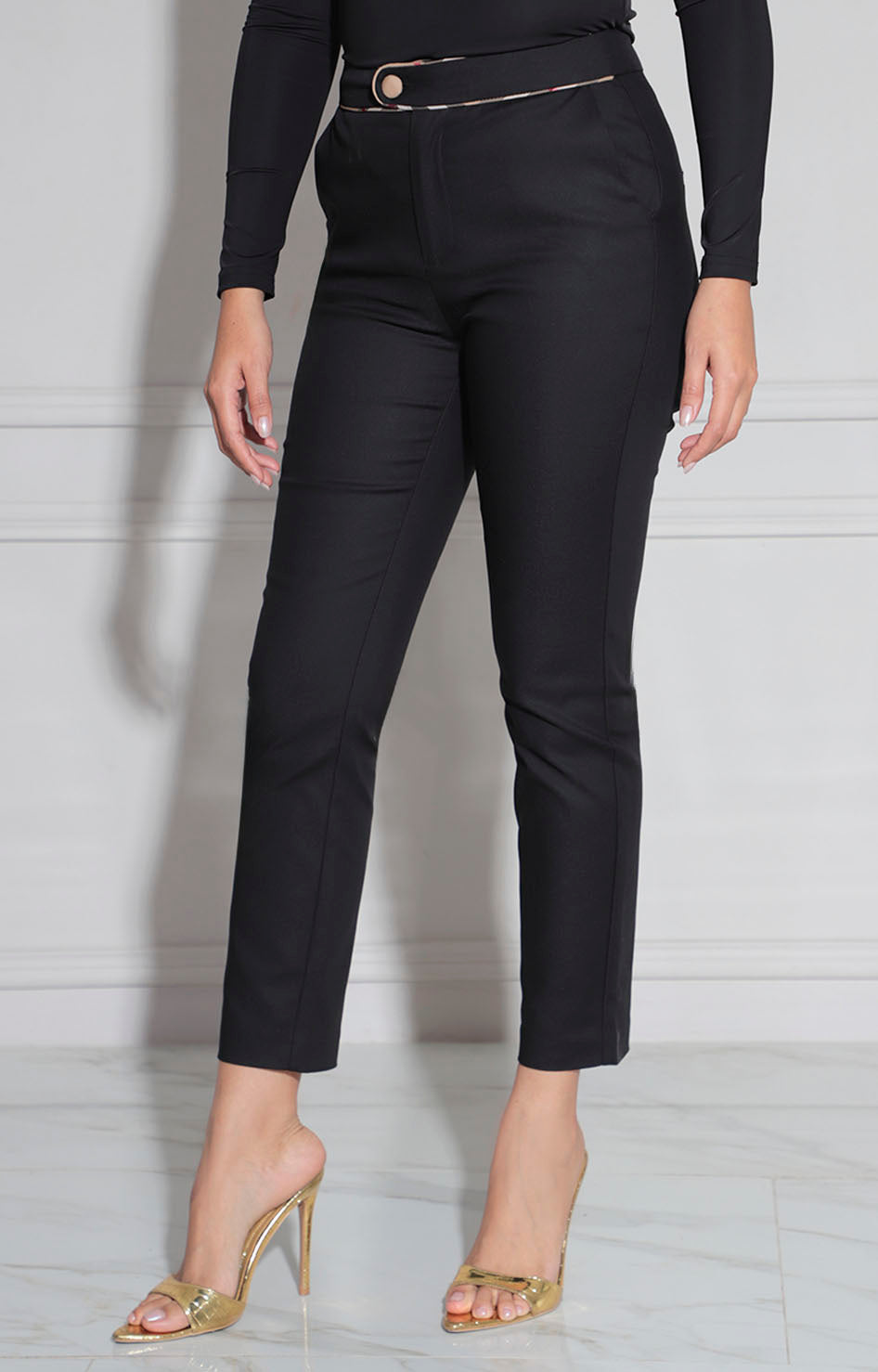 Pantalón negro con botón