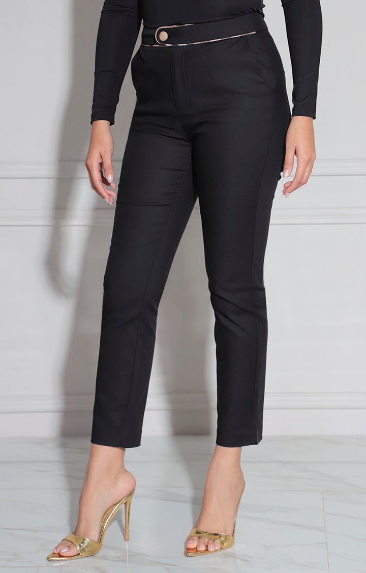 Pantalón negro con botón