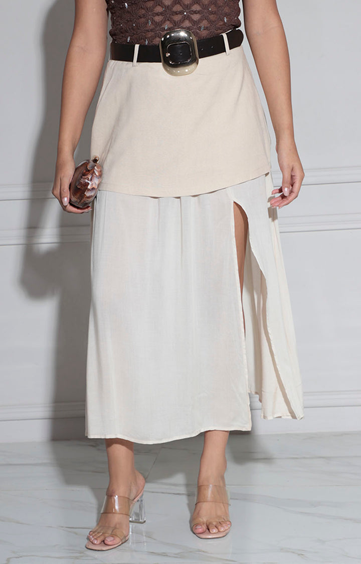 Falda beige con cinturón