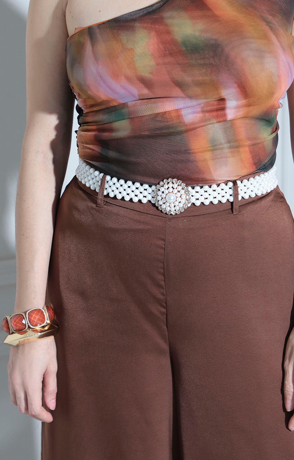 Pantalón café satinado