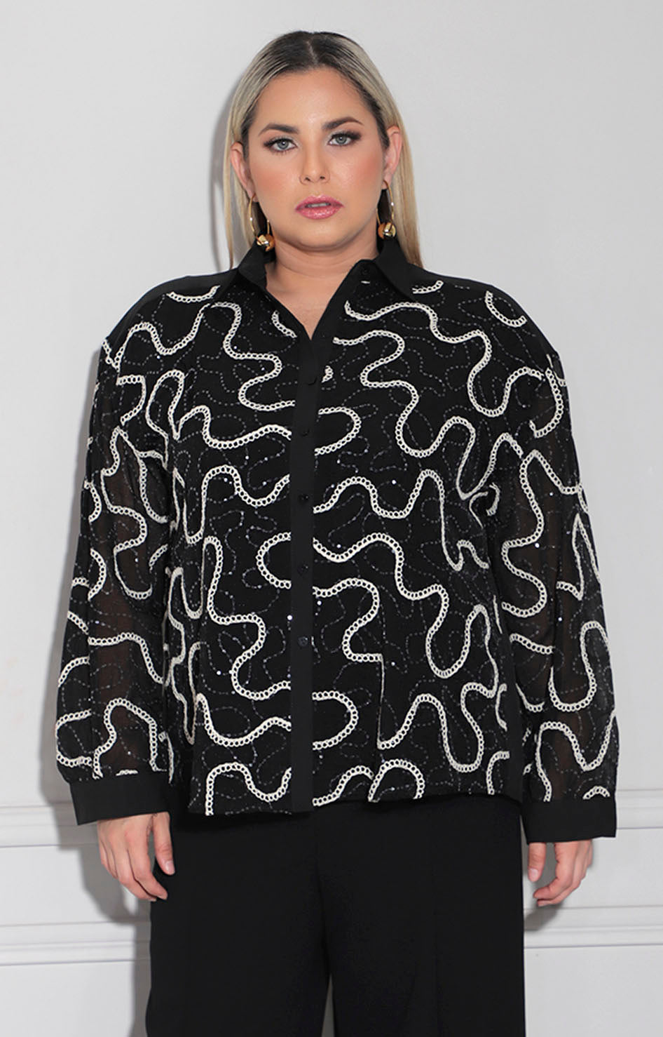 Blusa negra estampada