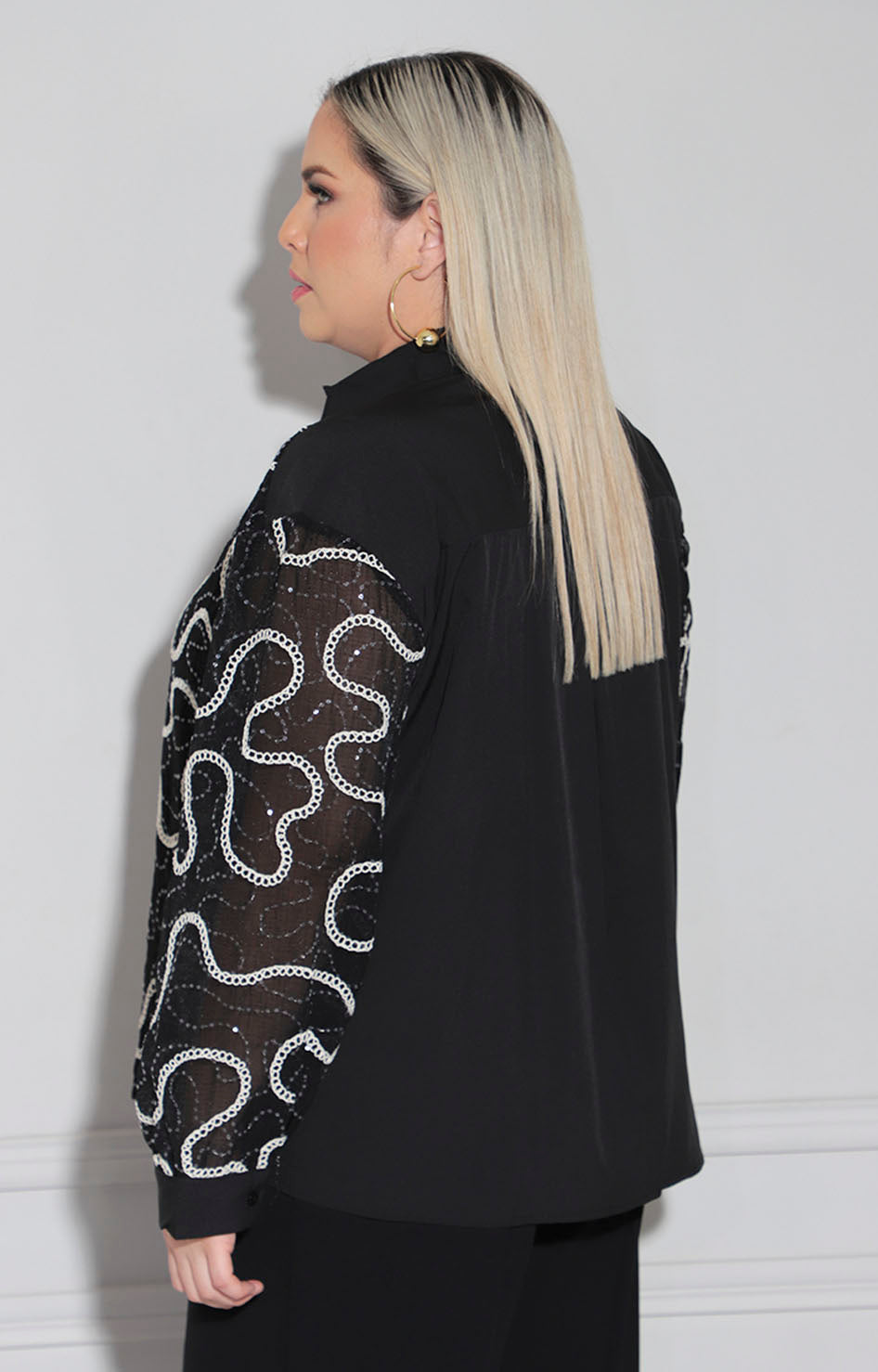 Blusa negra estampada