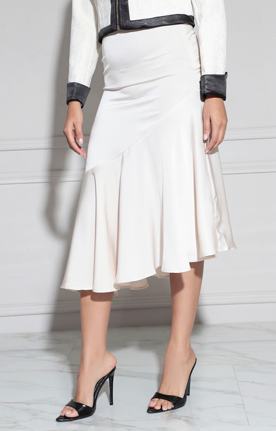 Falda beige asimétrica