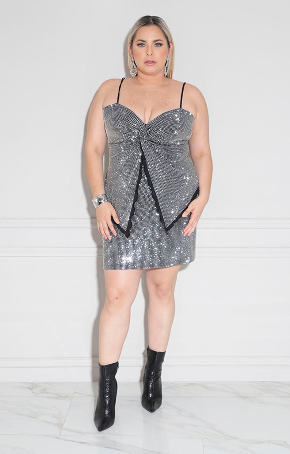 Falda gris con pedrería