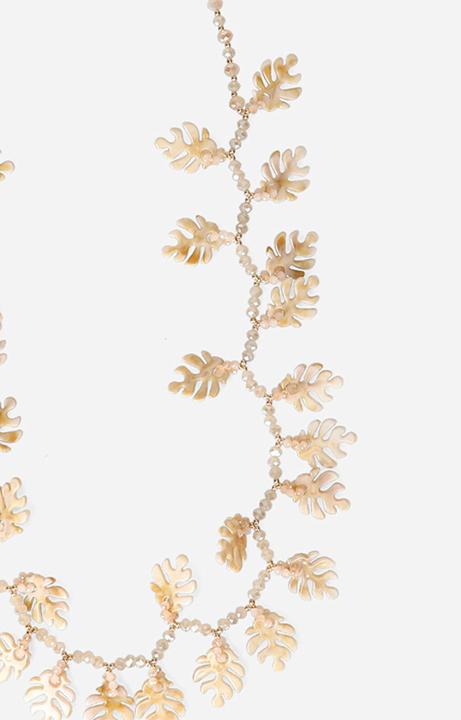 Collar beige con dijes - COLLAR Boutiquemirel 