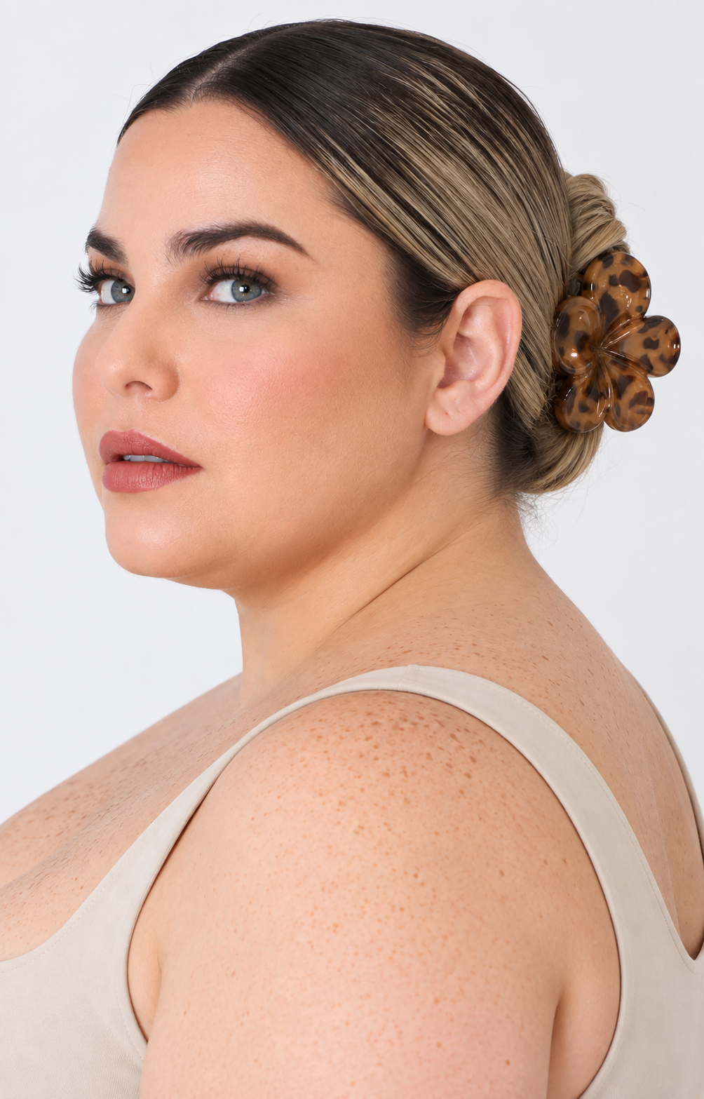 Pinza de cabello con flor de acetato